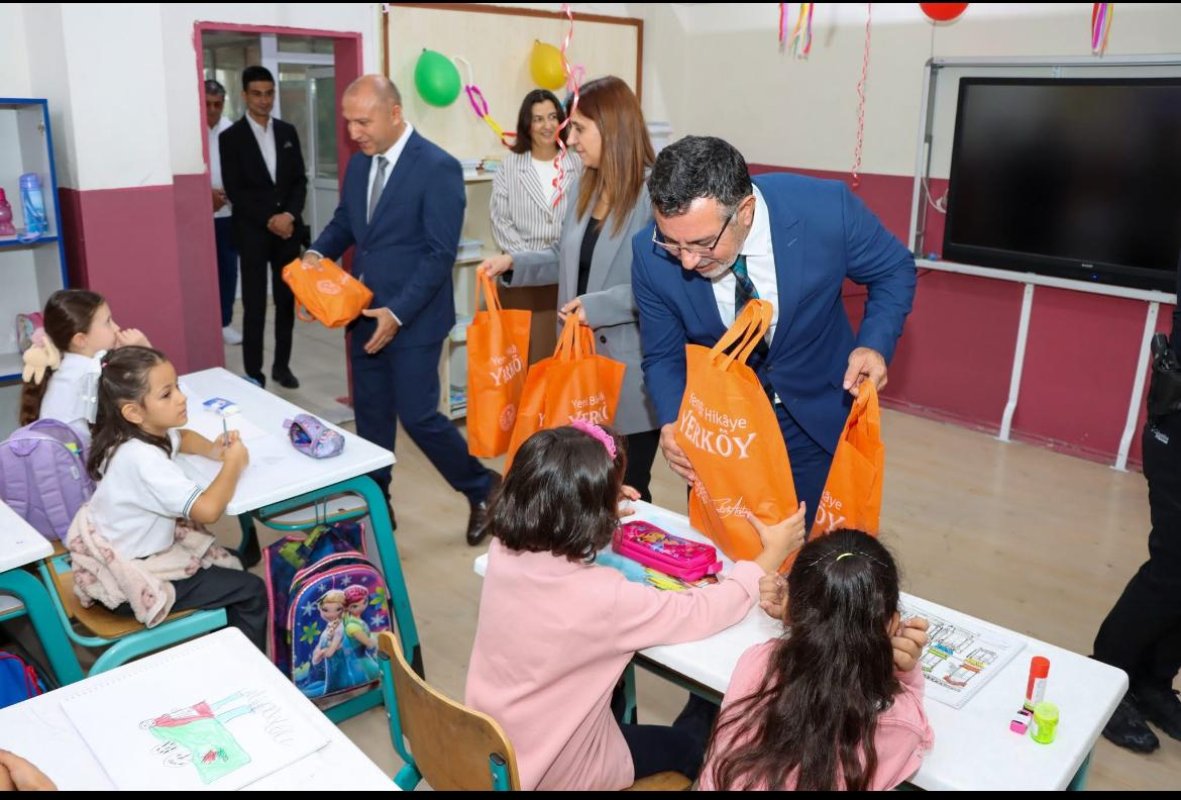 Öğrencilere Sürpriz Hediyelerle Coşkulu Eğitim Yılı Başlangıcı