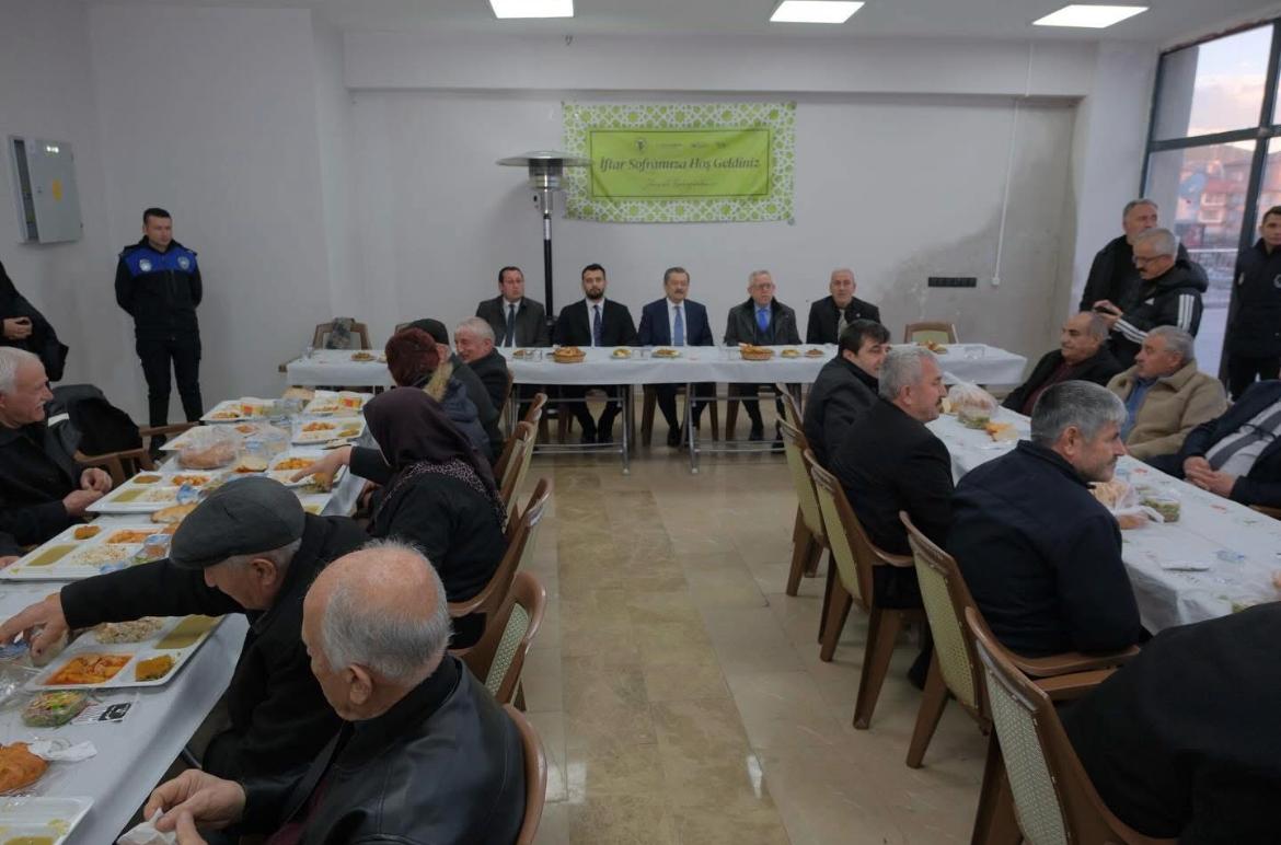 Milletvekili Lütfullah Kayalar Yozgat Belediyesi’nin İftar Sofrasında Vatandaşlarla Buluştu