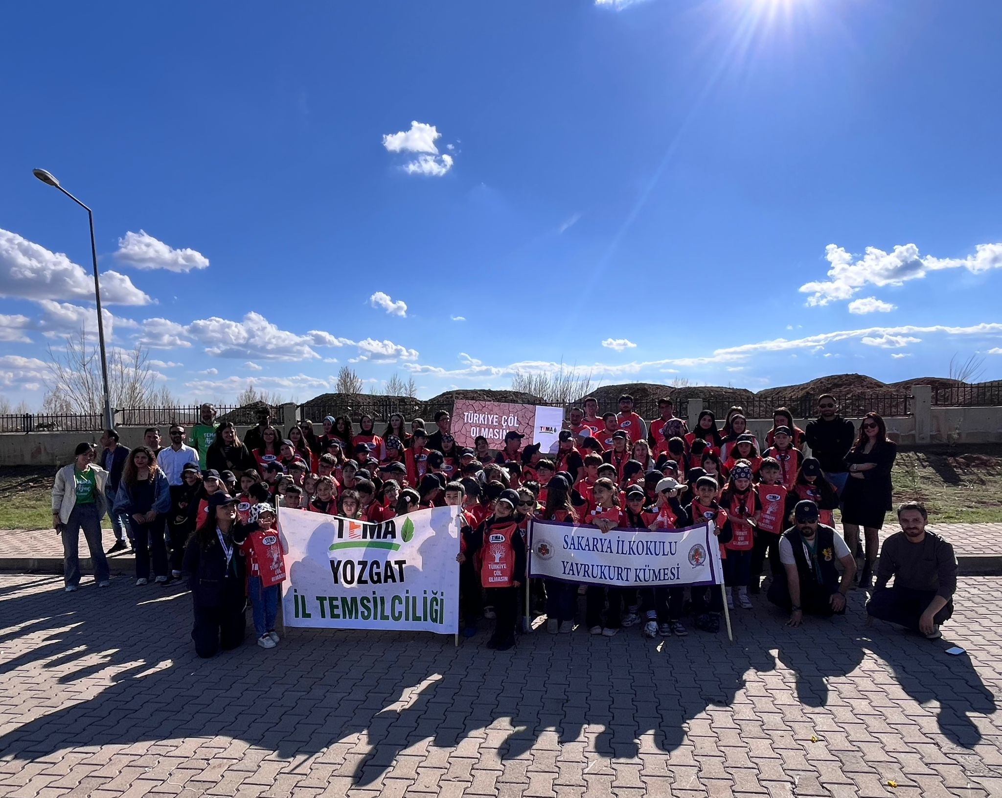 Yozgat’ta Minik Ellerle Yeşeren Gelecek: Öğrenciler Kampüste Fidan Dikti