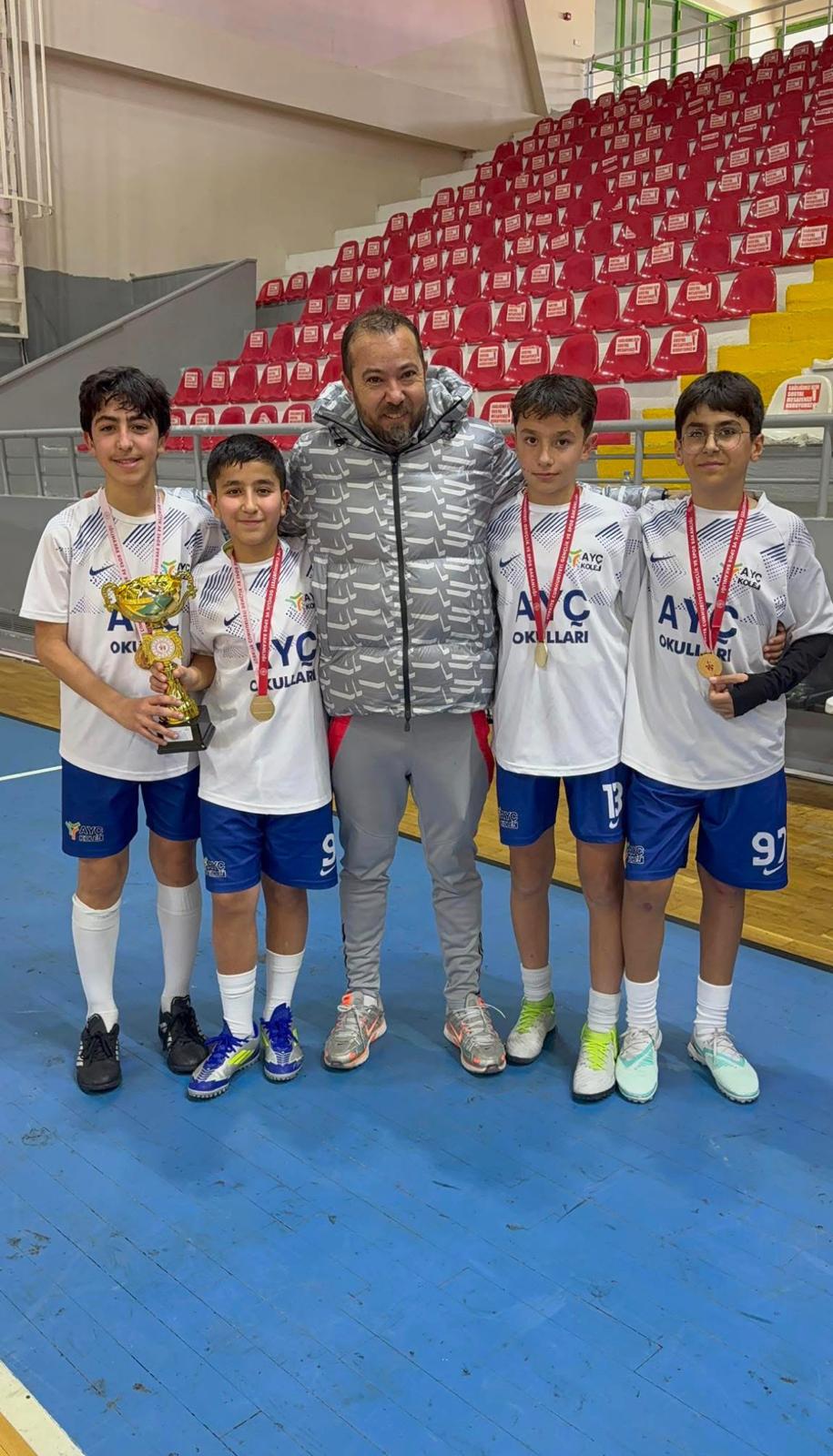 İlhan Özbay’ın Sporcuları Yozgat Futsal Turnuvasında İl Birincisi Oldu