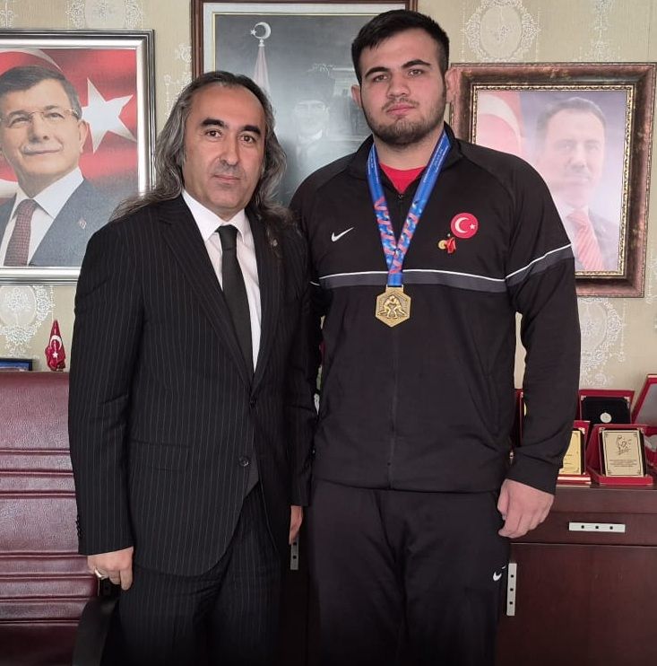 Yozgatlı Güreşçi Üzeyir Ayberk Bostan Türkiye Şampiyonu Oldu