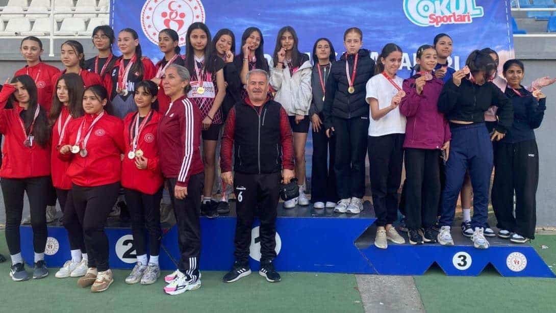 Yozgatlı Atletlerden Büyük Zafer: Yıldız Kızlar Bölge Şampiyonu Oldu