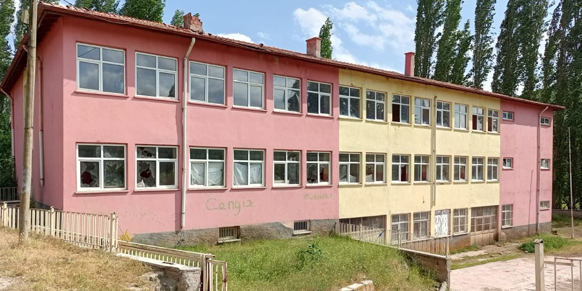 Köy okulları çürümeye terk!