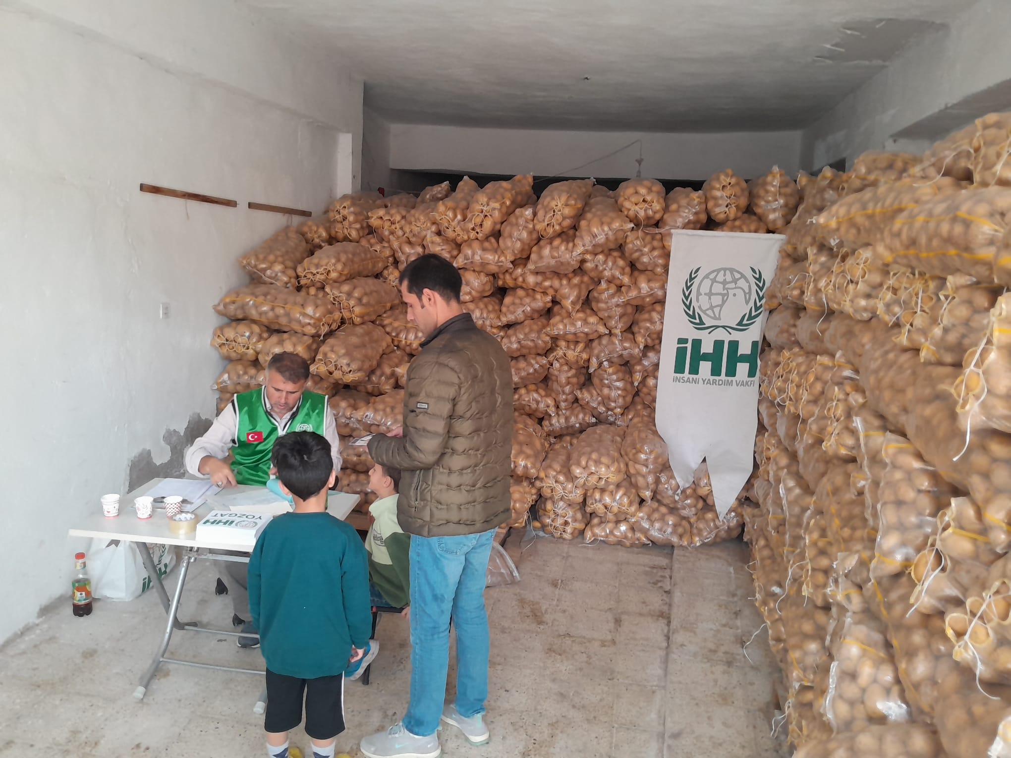 İHH’dan İhtiyaç Sahiplerine Kışlık Gıda Desteği