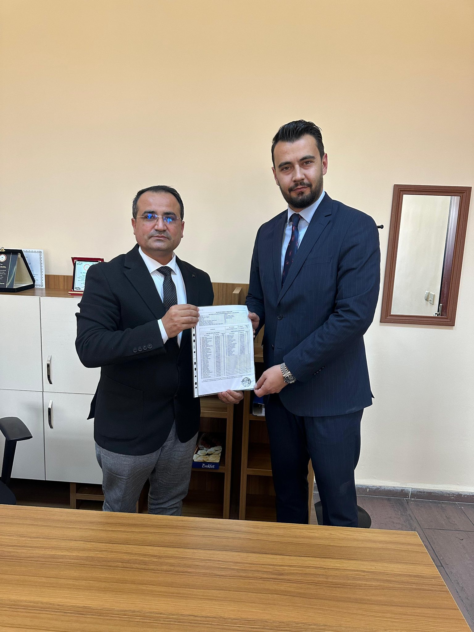 Taştan Mazbatasını Alarak Göreve Başladı